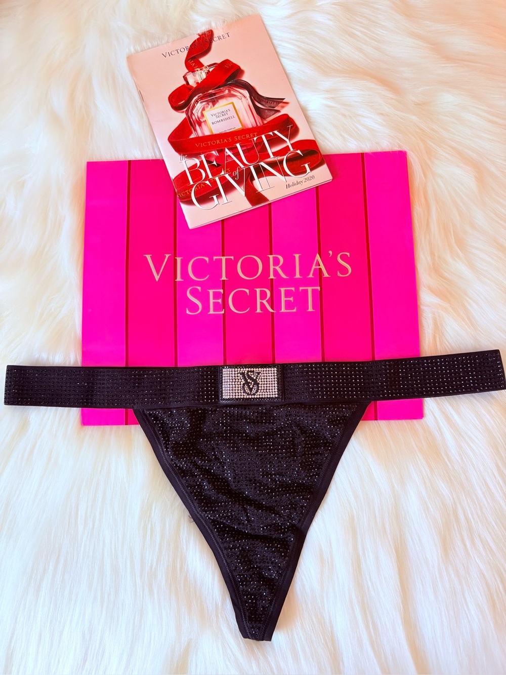 ❤️❤️Victoria’s Secret V- string (L)❤️❤️